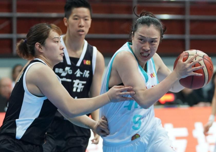 女篮：中午12点，中国女篮队长正式宣布退役，姚明遗憾(5)