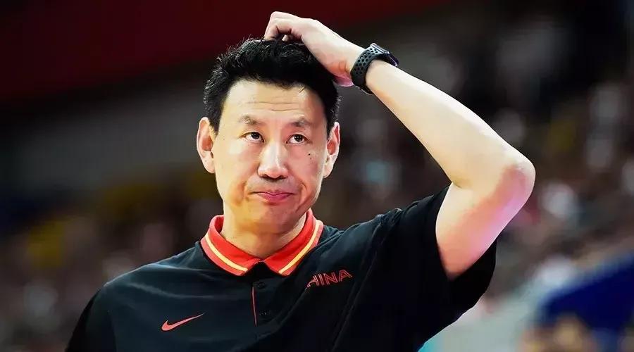 杨毅称:李楠就是太讲人情世故了，本来是板上钉钉的中国篮球名人堂一员，却第二次以不(2)
