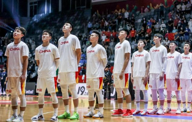 中国男篮名单终于现形了！给出两点理由，球迷表示不理解(5)