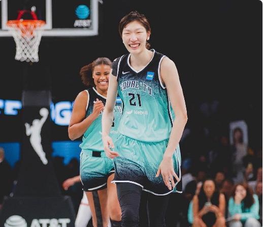 WNBA韩旭替补80秒得2分：新赛季首球中国女篮双核全破得分荒(1)