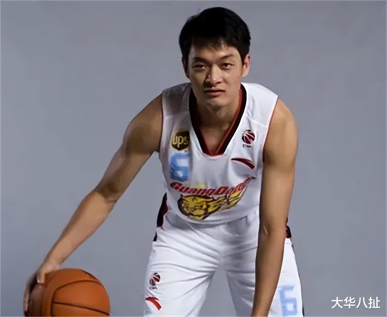 中国男篮黄金一代首发五虎现状：有当官的、当教练的，只有他还在坚持(2)