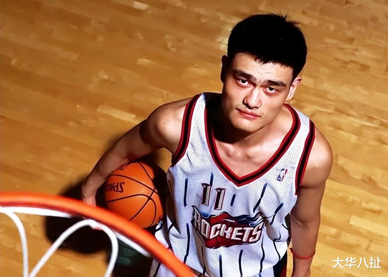 中国男篮黄金一代首发五虎现状：有当官的、当教练的，只有他还在坚持(4)