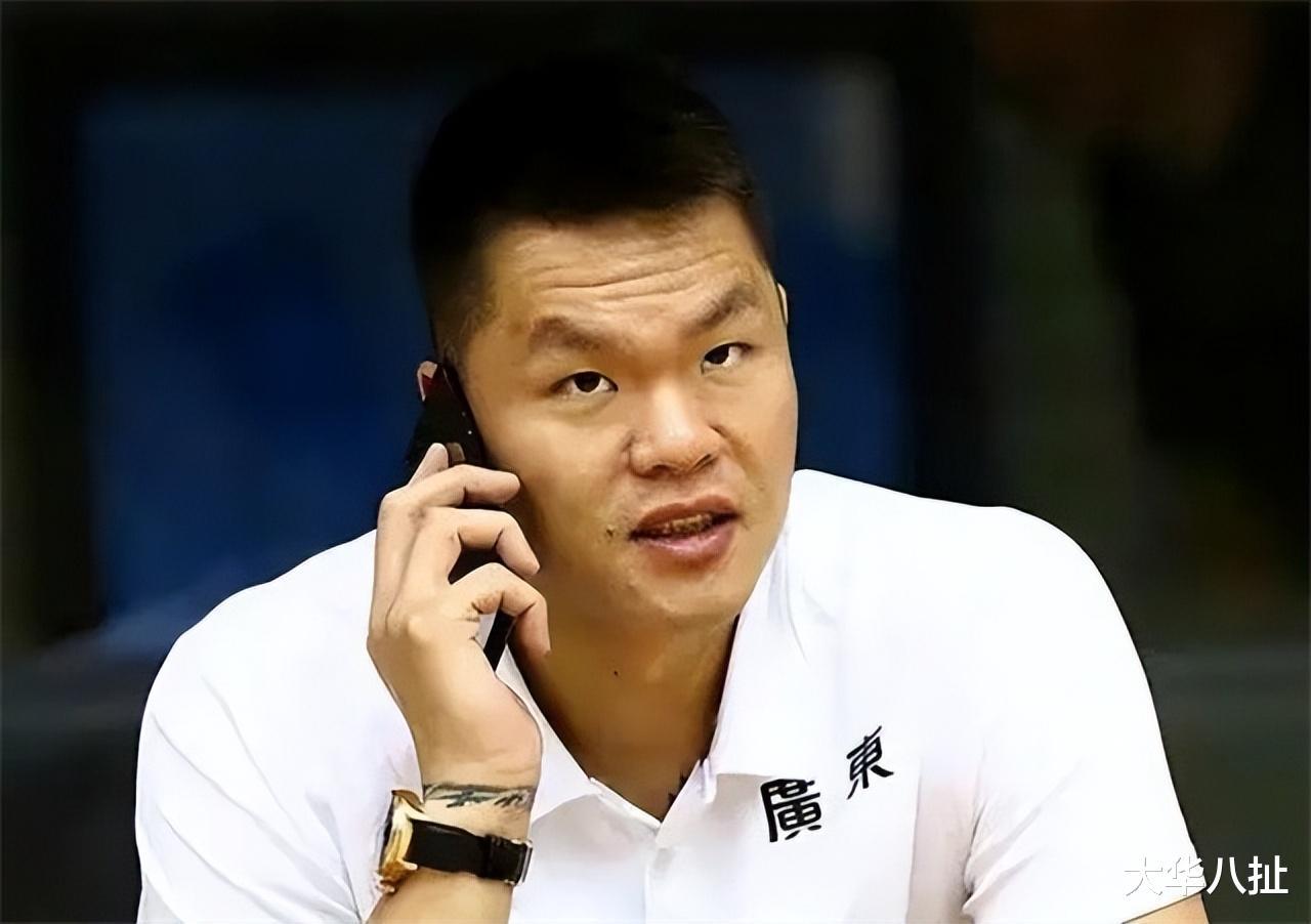 中国男篮黄金一代首发五虎现状：有当官的、当教练的，只有他还在坚持(9)