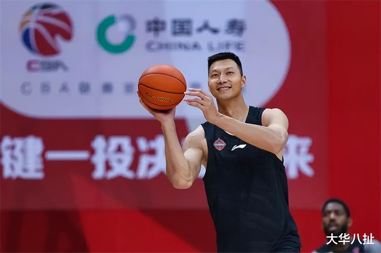 中国男篮黄金一代首发五虎现状：有当官的、当教练的，只有他还在坚持(19)