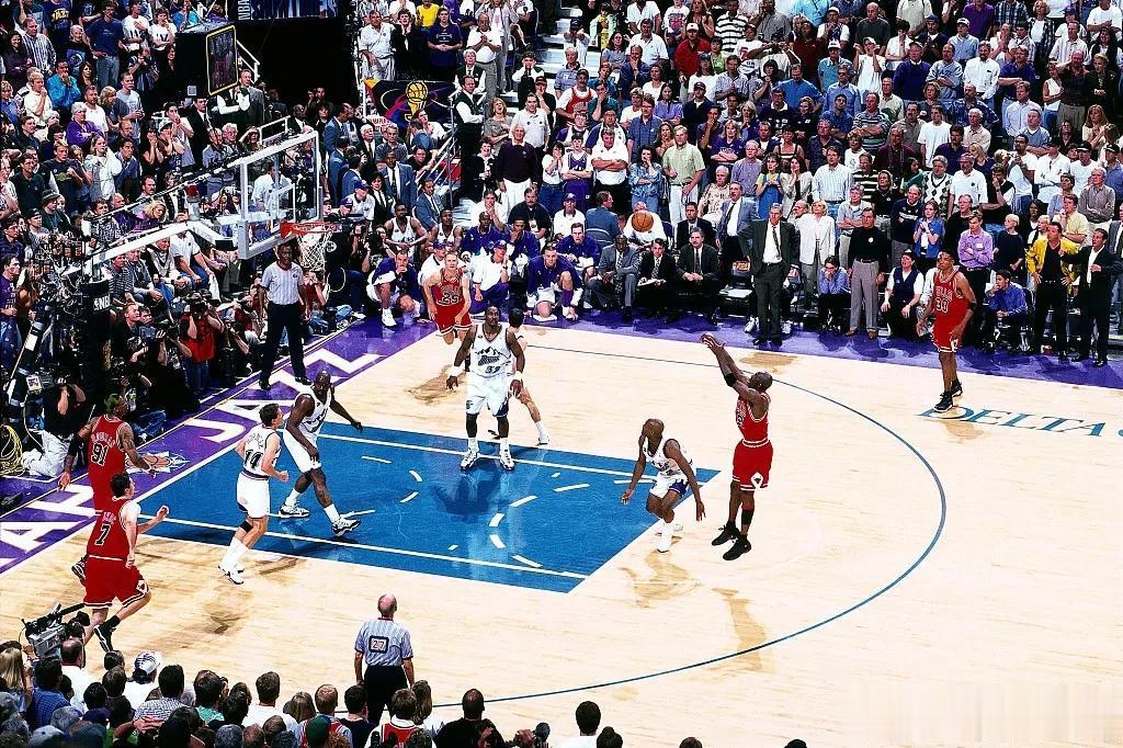 乔丹总决赛抢断+绝杀！25年前的今天！
1998年6月14日，
NBA总决赛G6(1)
