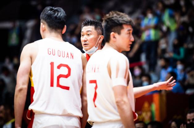 时隔3年！中国男篮重返巅峰，面临巨大困难