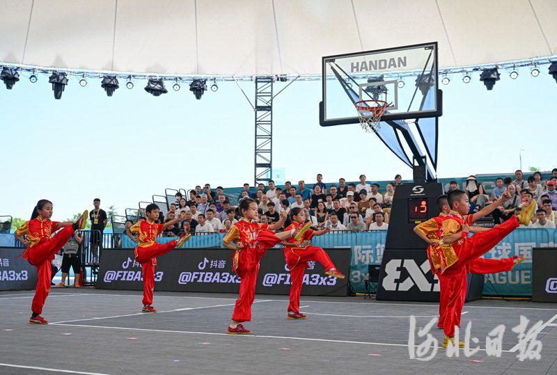 中国男队获得国际篮联三人篮球国家联赛邯郸站首日冠军(1)