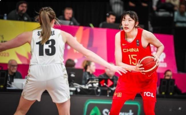 尽管中国女篮34分大胜新西兰女篮，但我意外的发现了3位超级巨星！
1.“内线高塔(1)