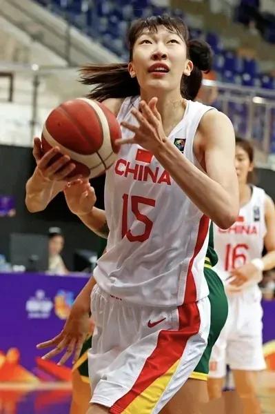 中国女篮
主力中锋，韩旭，在我心目中，她就是现在中国女篮当之无愧的一姐，在另一个