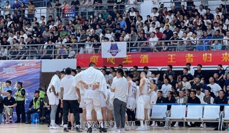 球员球迷打出“快乐篮球”！山东高速男篮举办首个球迷开放日(6)