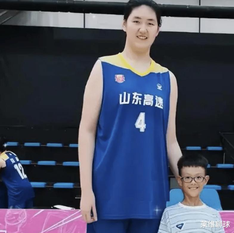 中国女篮输日本队26分虽败犹荣，弃用2米27女姚明，更是点睛之笔(4)