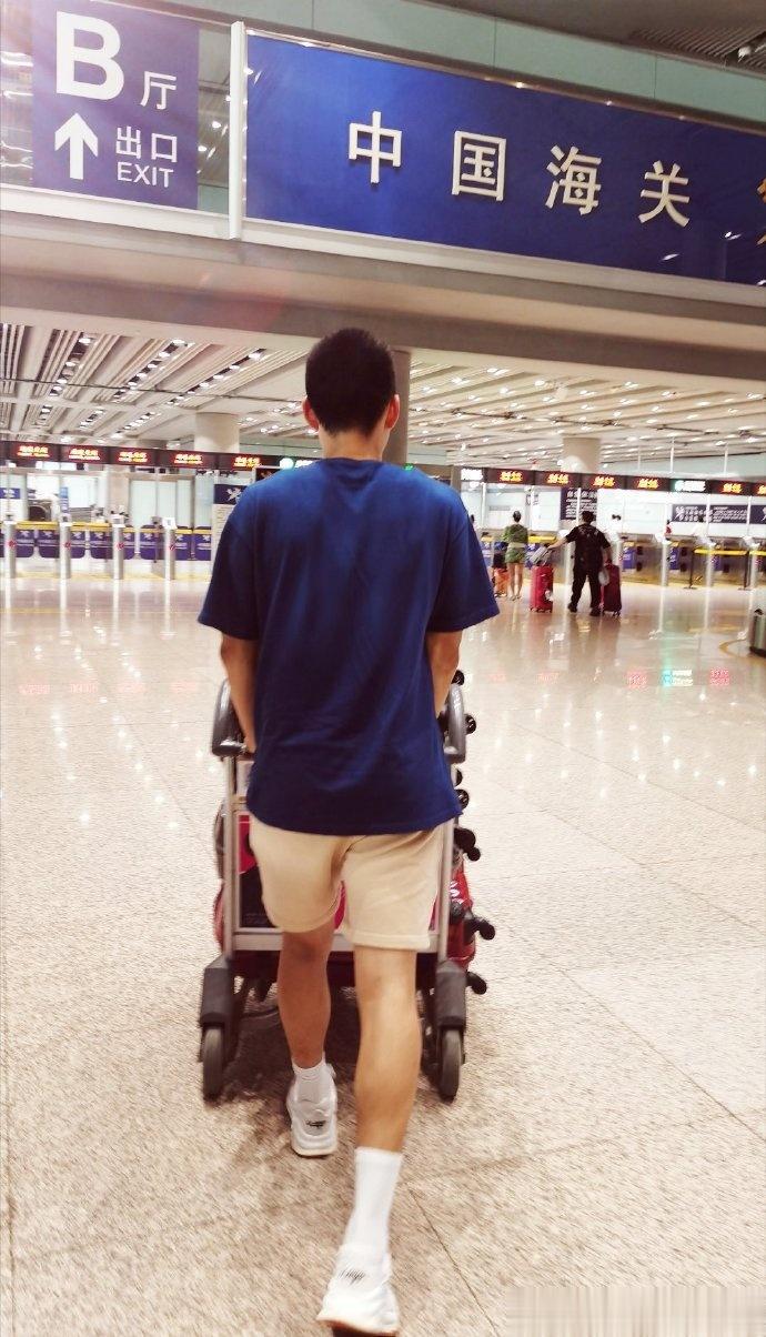 本周男篮小将赵维伦将返回国内 在北京、重庆和广州与球迷互动(1)