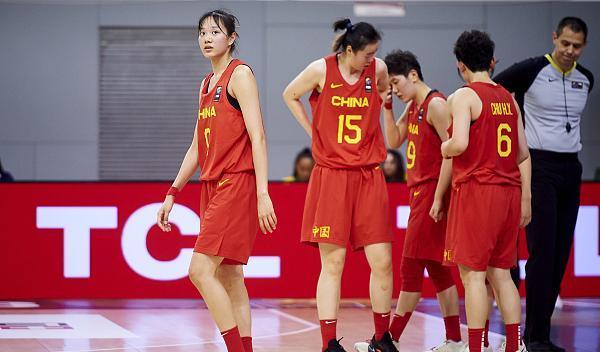 难啊！32分被逆转+三场狂输69分+5后卫0分，中国篮球路在哪啊？
