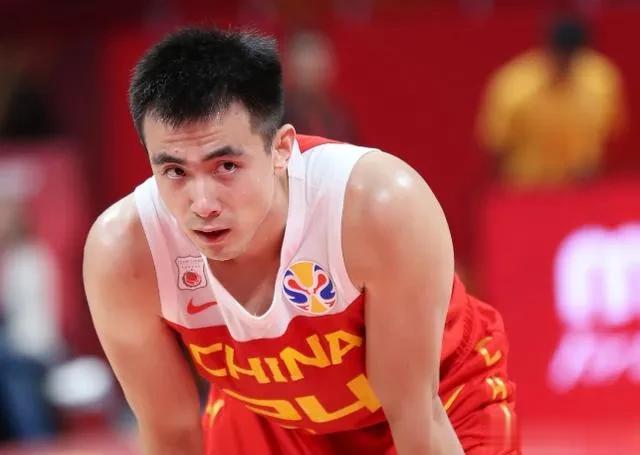 近日，赴欧拉练的中国男篮迎来了第二次热身赛，对手依然是克罗地亚男篮，经过四节鏖战(4)