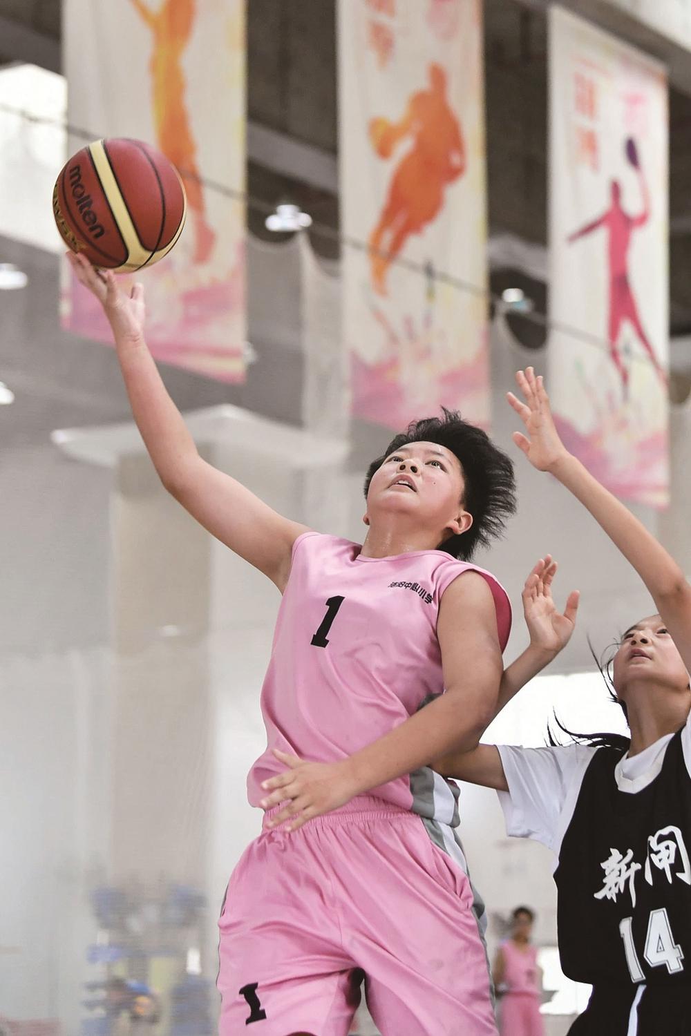 市运会青少年部篮球赛开赛(1)