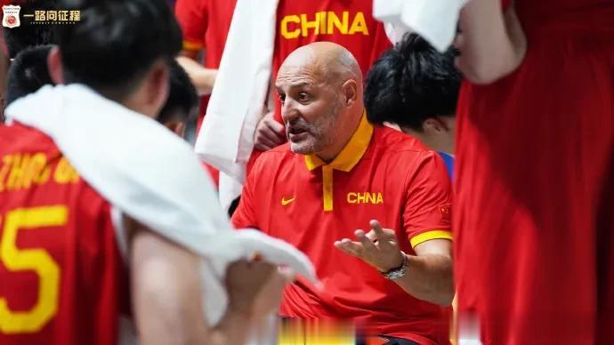 目前中国男篮需要李凯尔做什么才能赢球，不妨先看看中国男篮最缺的是什么。

内线：(3)