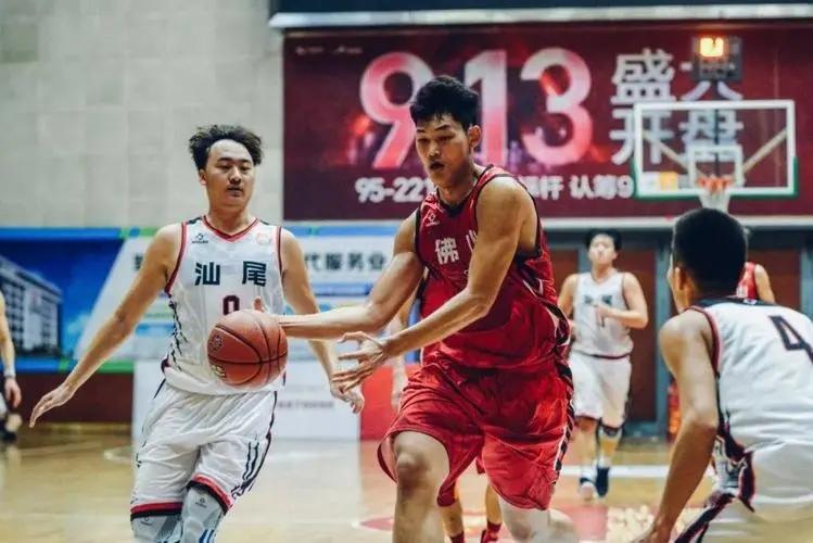 刘禹涛高三才开始打篮球，坊间拥有现实版樱木花道美誉。