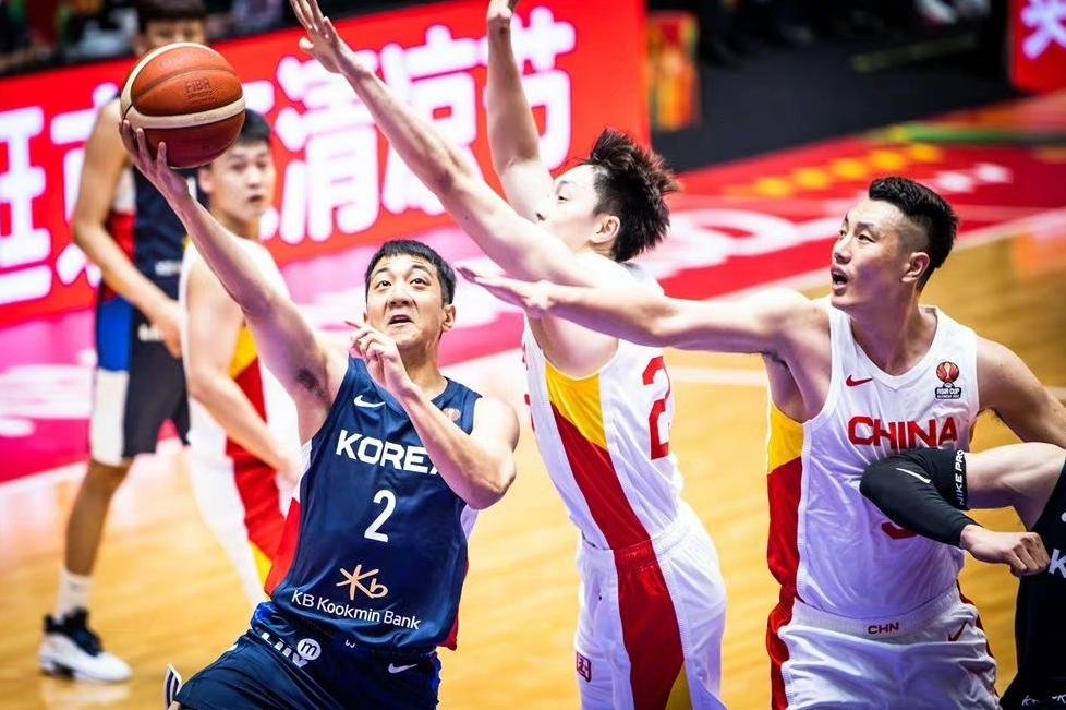 中国男篮战术困境加深，传统双塔战绩一览，球迷期待有望决定(2)