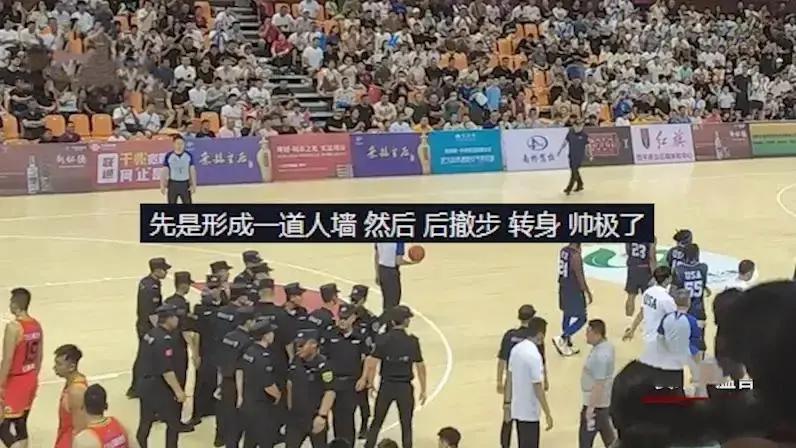 在中美篮球邀请赛期间，双方球员之间发生了冲突，中国球员被推倒。随后，数十名特警迅(3)