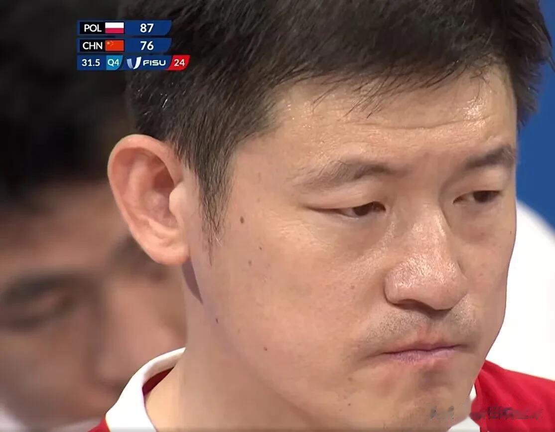 全场比赛结束。尽管中国男篮末节奋力追分，一度仅落后6分，但最终功亏一篑，以76-(2)