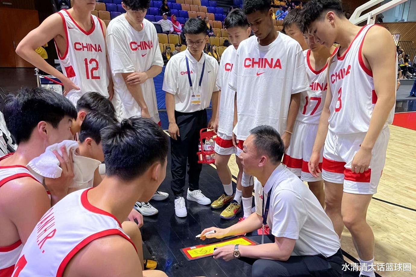 中国男篮108-51胜中国香港，三套“五人组”，诠释大胜全过程