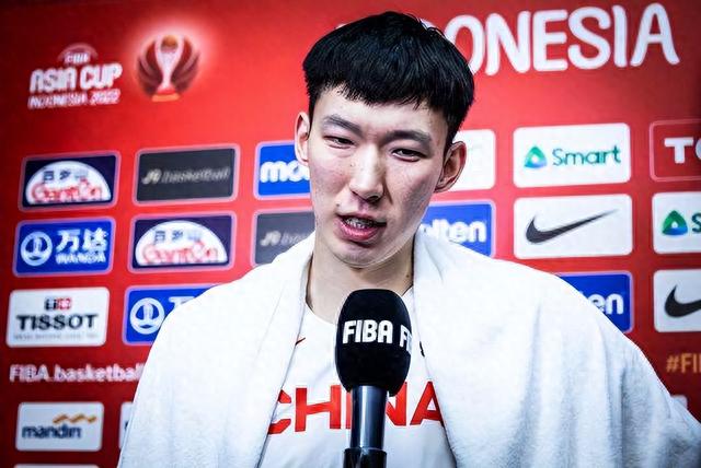 中国男篮惨败，周琦成最大赢家。命中率100%，狂砍12分，完成救赎(3)