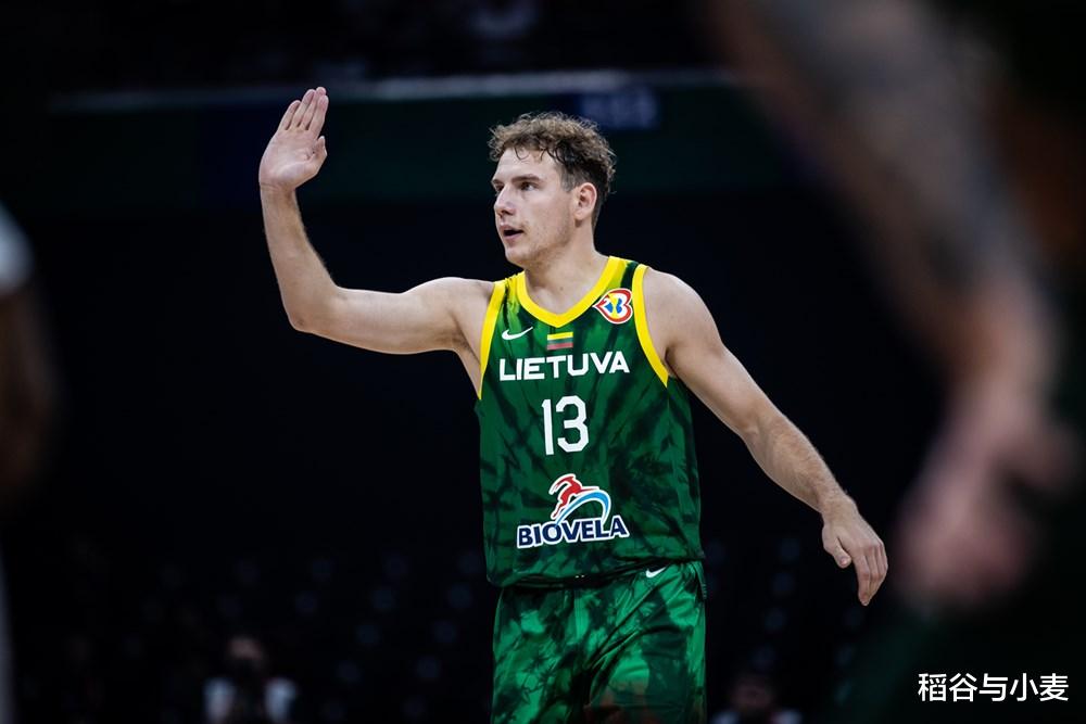 22岁小将已经成为了立陶宛队的后场核心，他还是赶紧去NBA吧！(4)