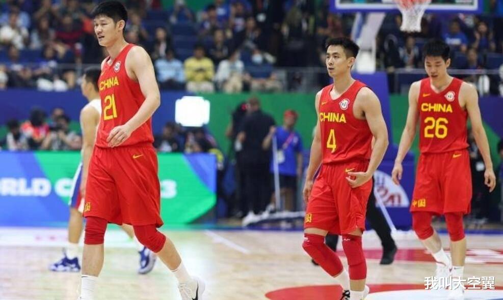 难怪中国男篮惨败菲律宾，球迷捅出输球内幕，乔帅被耍的团团转(2)