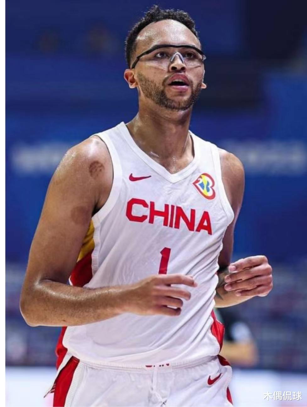 归化球员仍是中国男篮提升实力最快的方法，但不是平庸的归化球员。(2)