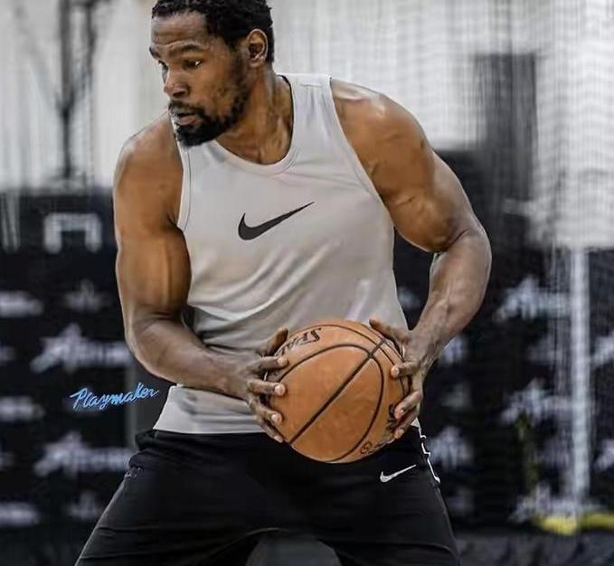 NBA5位置最强肌肉阵容，奥尼尔手臂像P图 詹皇球衣穿成紧身衣
