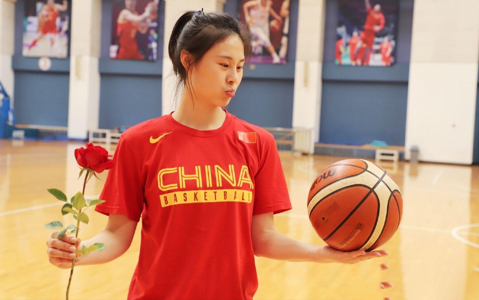 厉害！中国女篮排名世界第2，落后美国147分！领先澳大利亚18.8分(7)