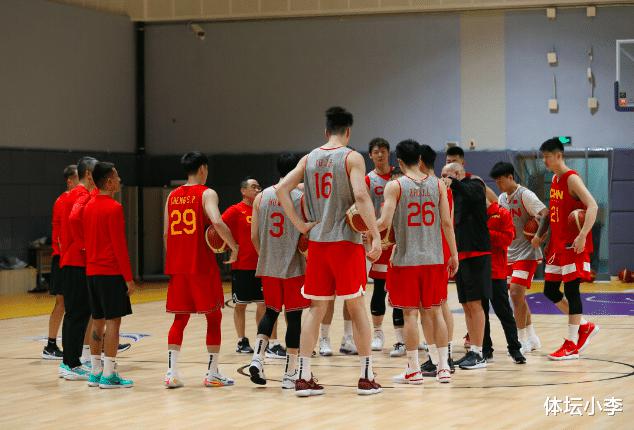 37次犯规，52次罚球！中国男篮两大问题仍存在，热身赛也变味了