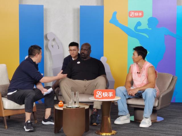 奥尼尔、刘畊宏现身亚运女篮比赛观众席为女篮加油(3)
