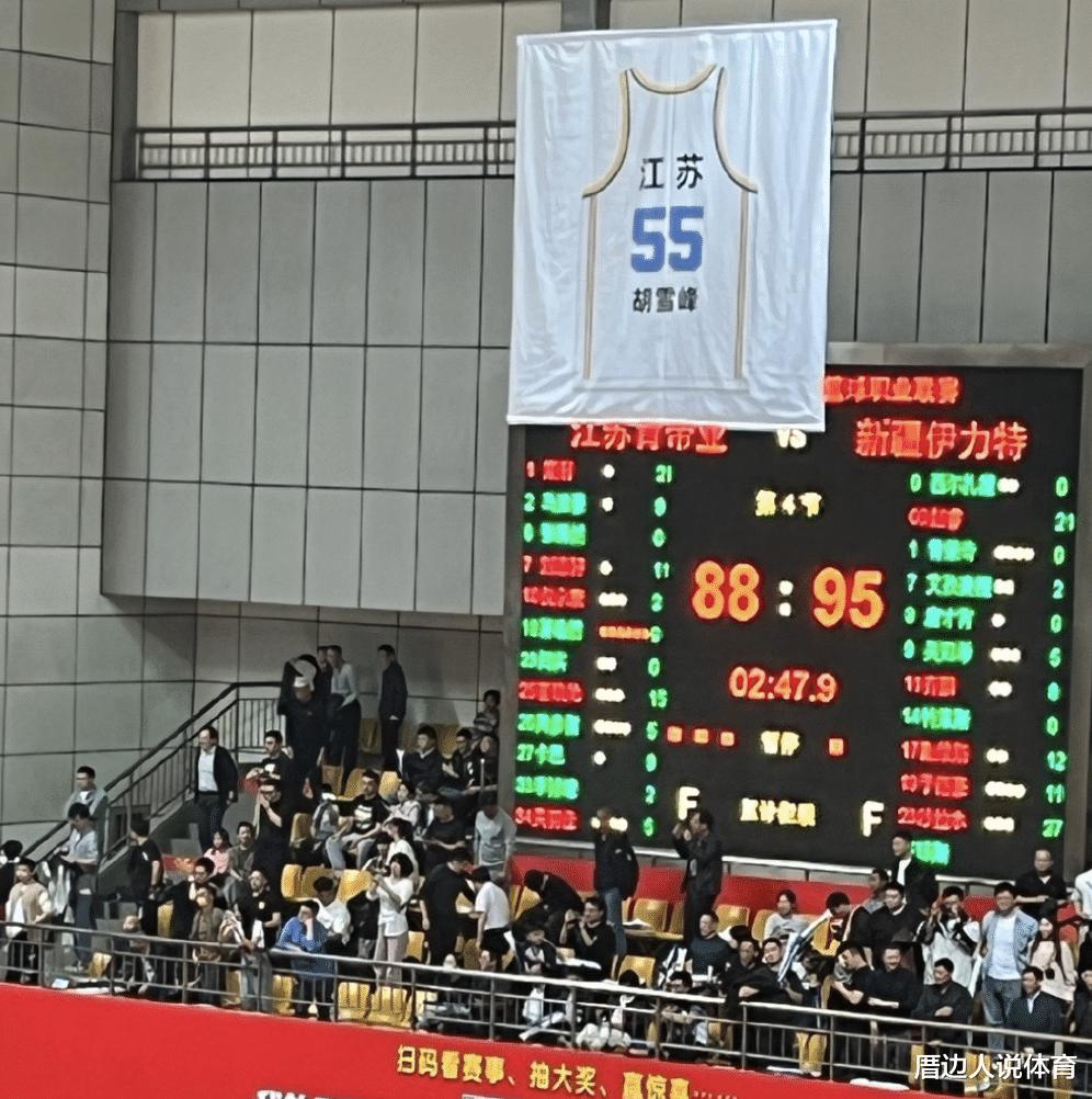 中国篮球又闹笑话 CBA首轮计时器事故上演 3000人球馆太寒酸(4)