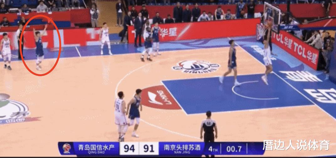 中国篮球奇葩一幕 落后3分最后一攻打2分“自杀” 对方提前庆祝(3)