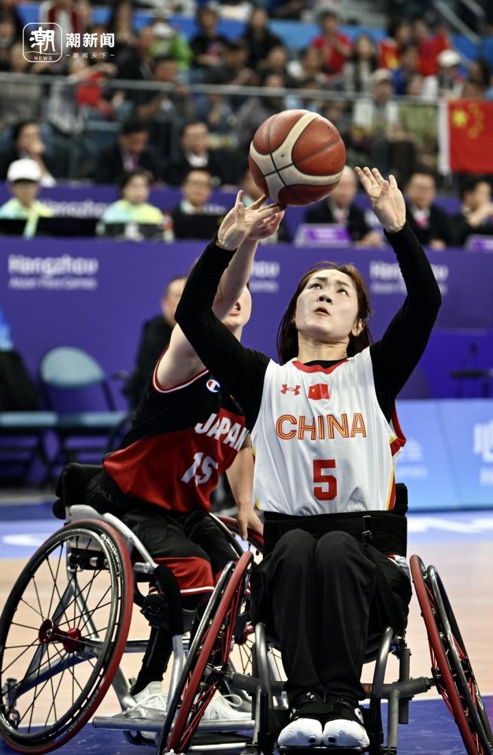 拼到“翻车”！中国轮椅女篮成功卫冕(3)