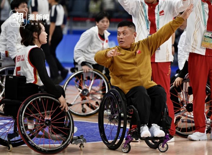 拼到“翻车”！中国轮椅女篮成功卫冕(7)