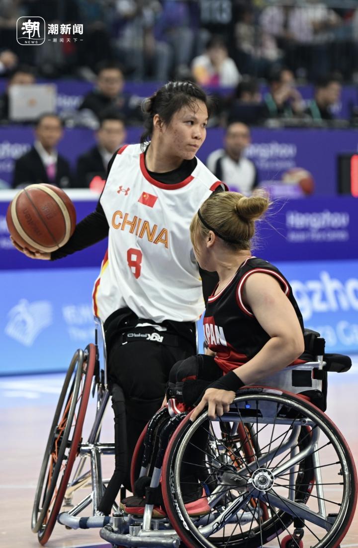 拼到“翻车”！中国轮椅女篮成功卫冕(10)