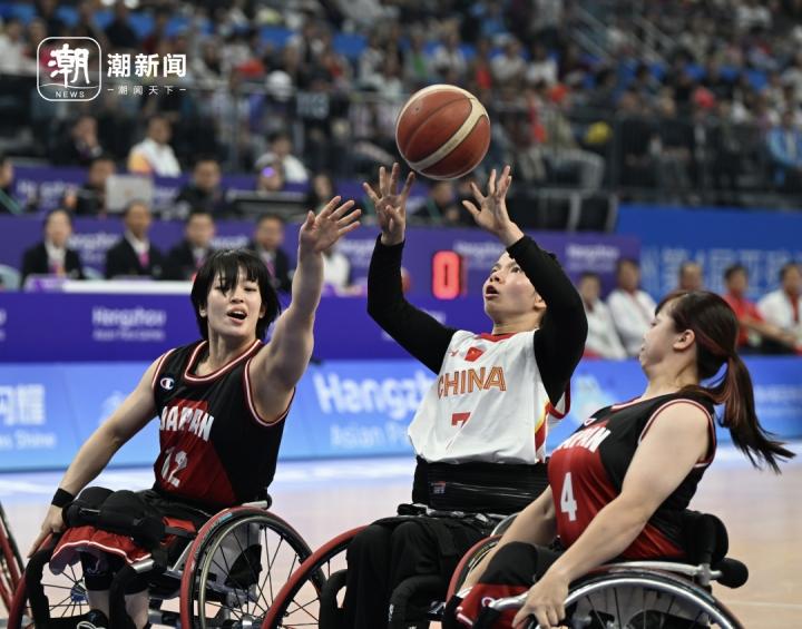 拼到“翻车”！中国轮椅女篮成功卫冕(11)