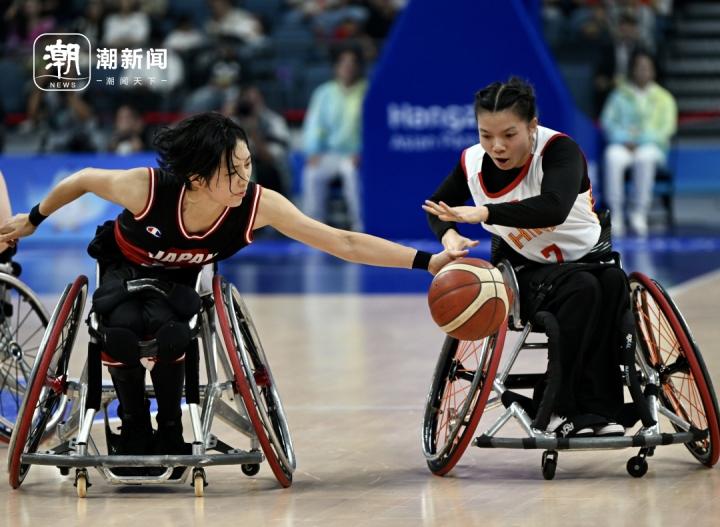 拼到“翻车”！中国轮椅女篮成功卫冕(12)