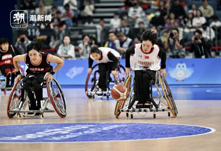 拼到“翻车”！中国轮椅女篮成功卫冕(13)