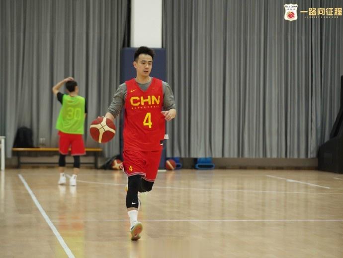 中国男篮今日中午在青岛集结完毕 下午进行了第一堂训练课(5)