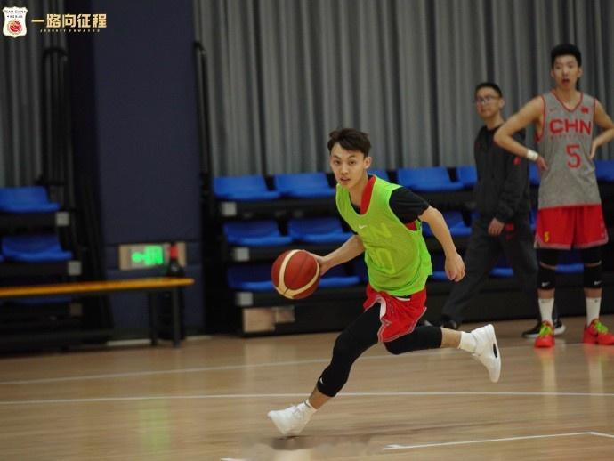 中国男篮今日中午在青岛集结完毕 下午进行了第一堂训练课(9)