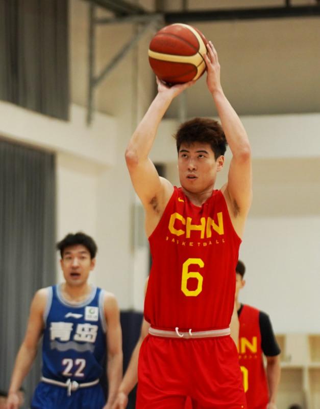 中国男篮大名单，程帅鹏迎良机，锋线有短板，杨瀚森最值得关注(2)