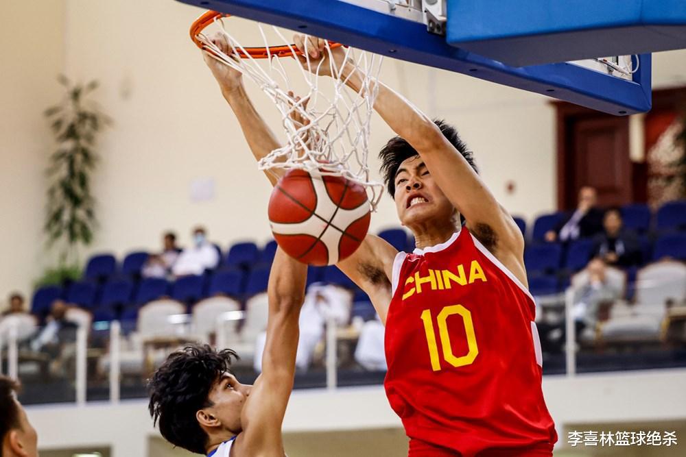 恭喜！中国男篮17岁2米03超级新星崛起，未来追赶朱芳雨李楠？(1)