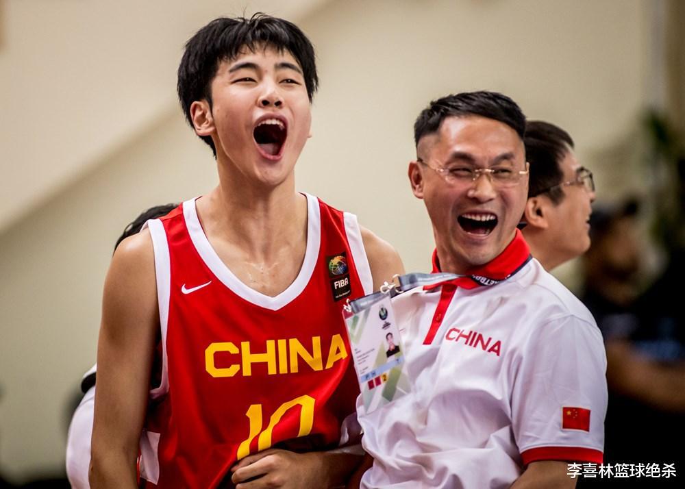 恭喜！中国男篮17岁2米03超级新星崛起，未来追赶朱芳雨李楠？(4)