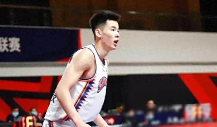 中国男篮：自己毁了自己的3位球员，郭昊文24岁直接结束篮球生涯