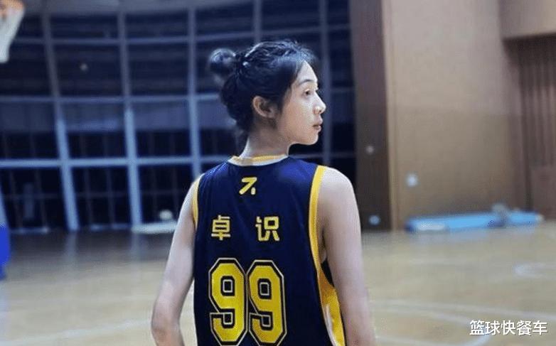 中国女篮00后第一美女：身材曼妙坐拥大长腿 被篮球耽误的模特(5)