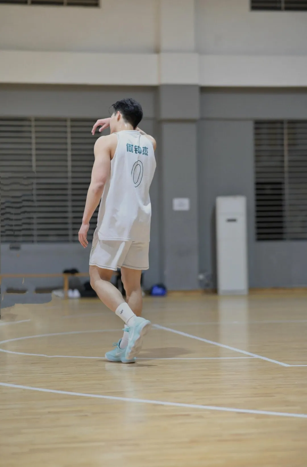 185CM武汉体育学院篮球特长生，刚出浴有多好看？(3)