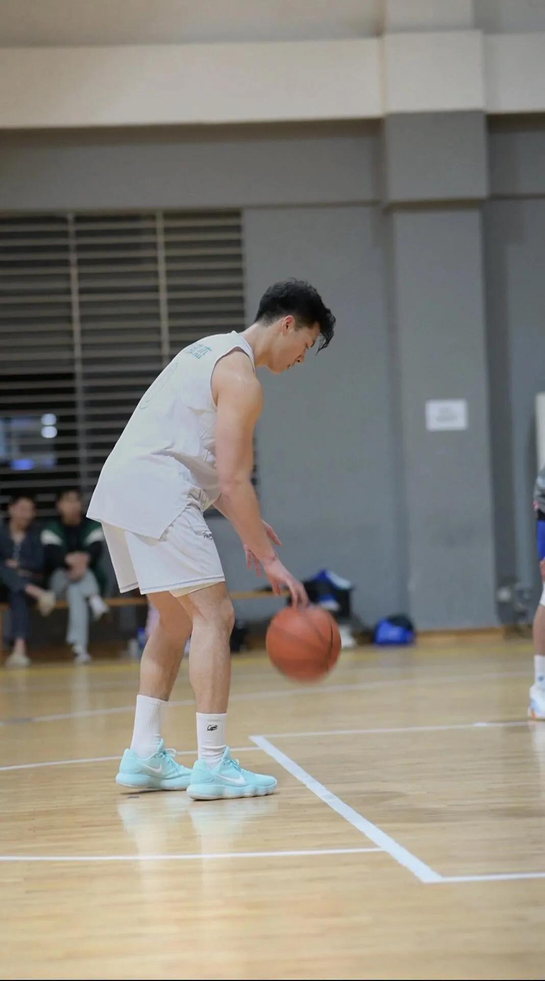 185CM武汉体育学院篮球特长生，刚出浴有多好看？(6)